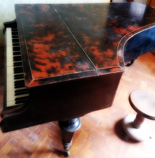 concert piano petrof mahagony case